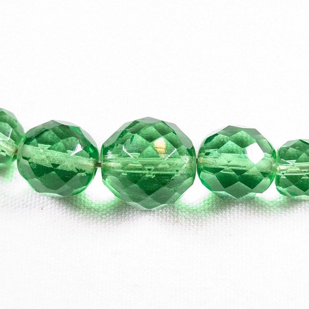Vintage faceted green glass bead necklace choker